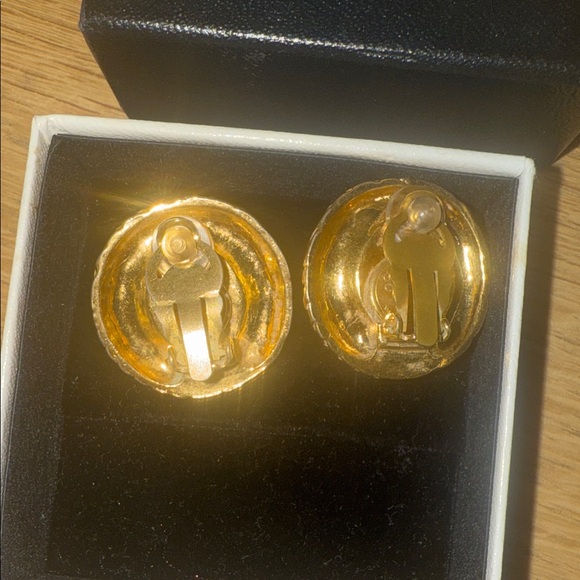 tiger eye chanel  Logo Earrings - Picture 3 of 8